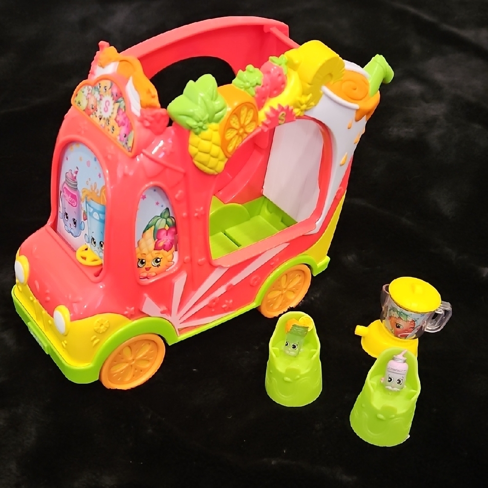 EUC Shopkins Smoothie Food Truck With Accessories